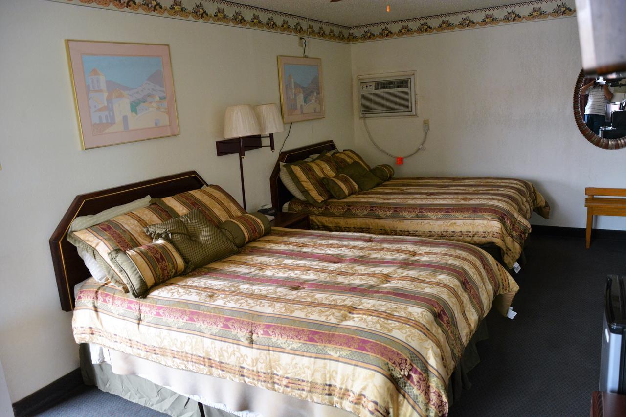 Budget Inn Of Brownfield ภายนอก รูปภาพ
